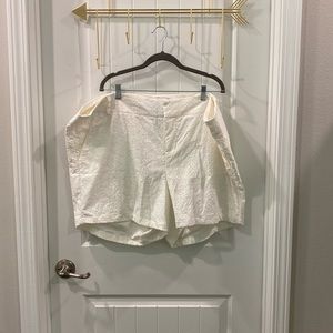 Torrid White Cotton Lace Eyelet Shorts 26 Plus Size
